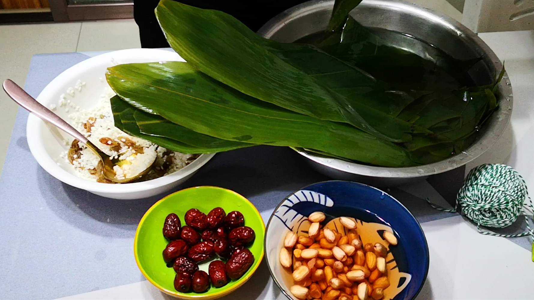 怎样包4角粽子慢动作,4角粽子怎么包做法最简单