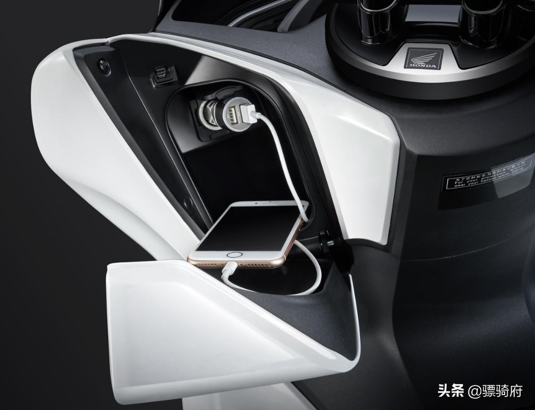 五羊本田PCX150，比亚乔medley150，DRG158三款高端踏板车横评