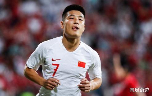 武磊9岁时颠球表演,武磊颠球