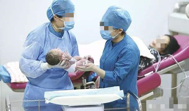 顺产和剖腹产哪个恢复快一些,顺产与剖腹产的利弊产后怎样恢复