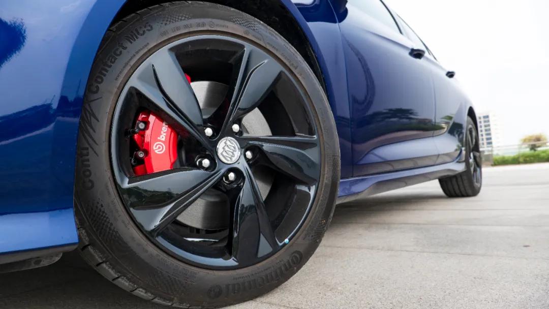 试驾君威2015款gs纵情运动版,君威gs山路试驾