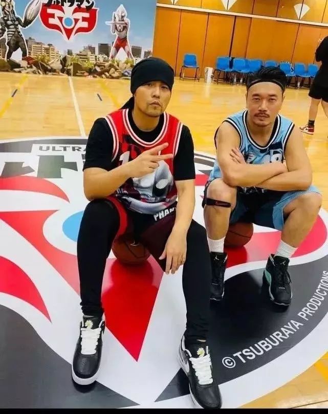 藤原浩和权志龙联名雏菊多少钱,权志龙联名球鞋被抢光