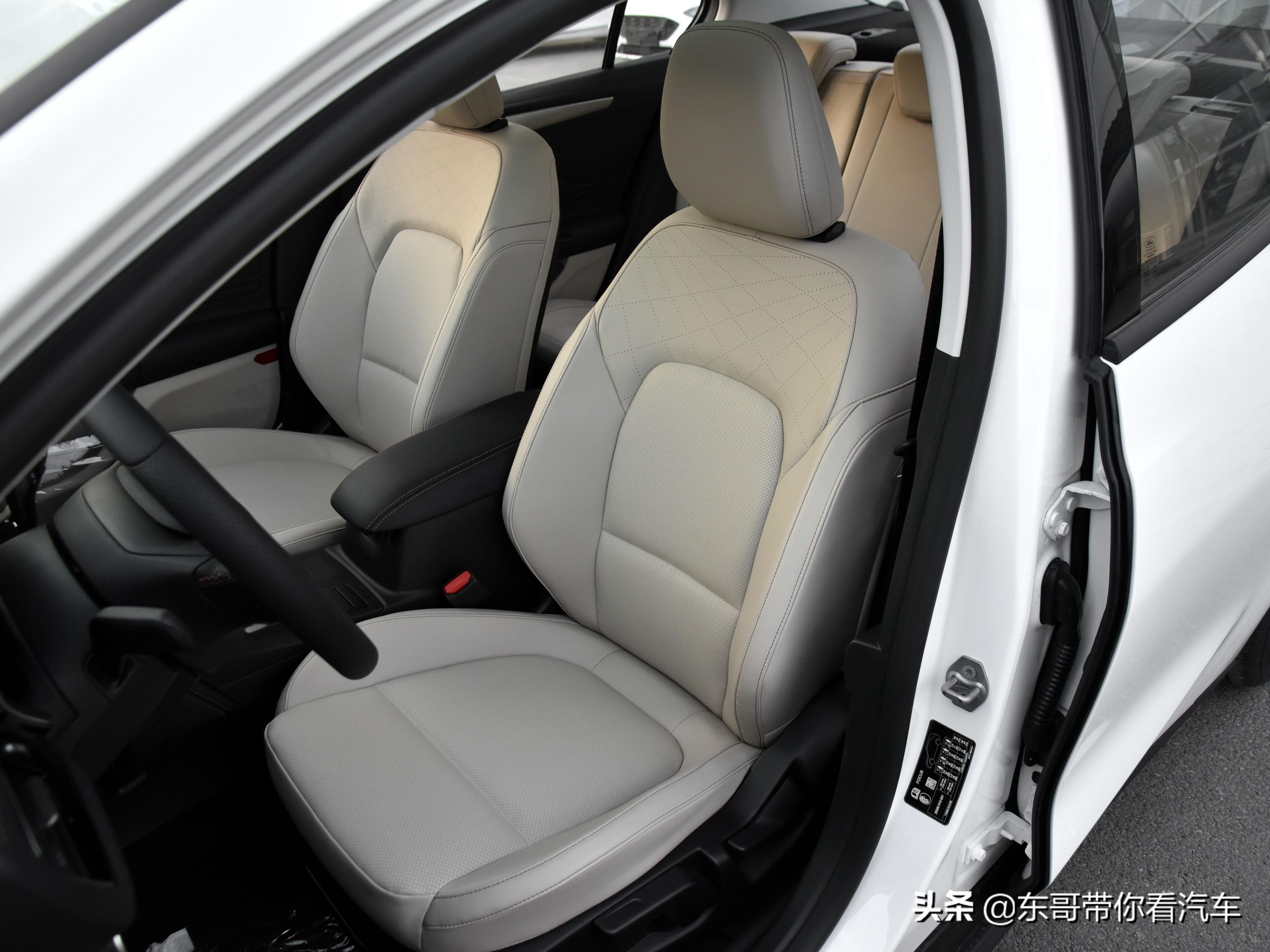 大众朗逸和福特福克斯哪个好,福克斯active与两厢朗逸