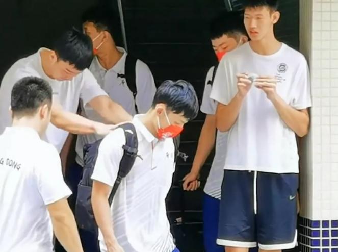 广东男篮贺希宁个人简历,广东全运会男篮12人名单