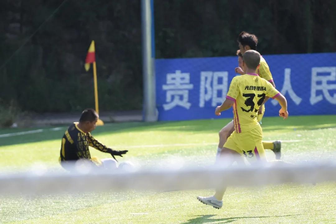 她想@所有人：“明年某日，请务必来捧我的100场！”