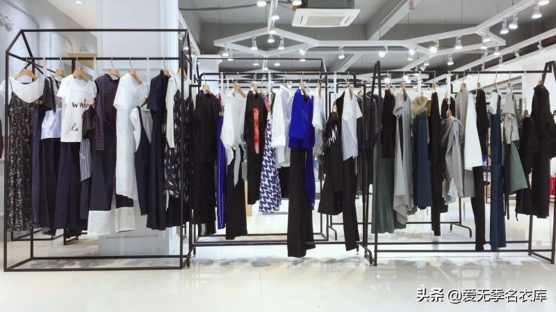 新手开实体店服装怎样找货源,开服装店货源可以在哪里拿