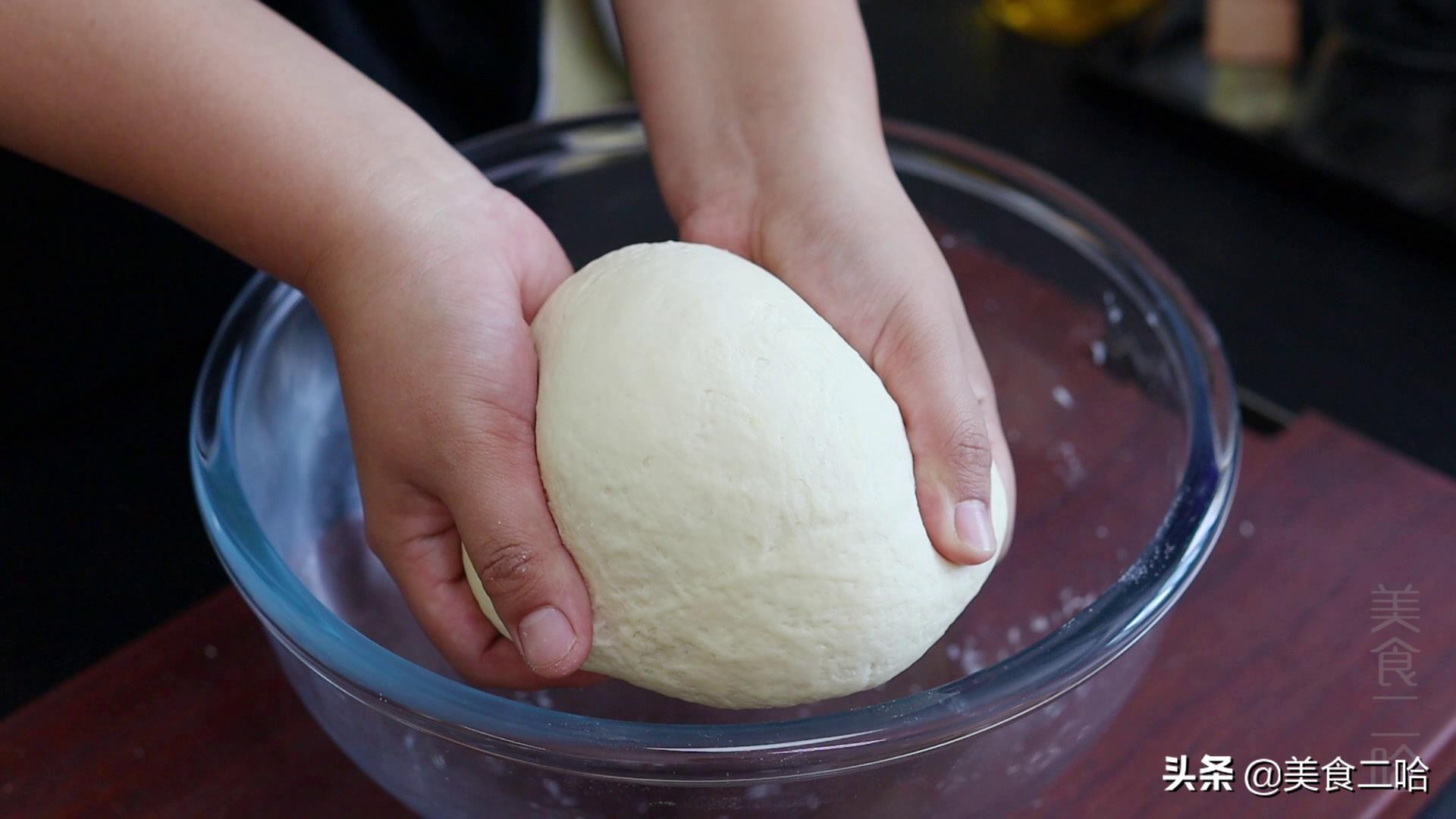 做锅贴的面粉水,烙锅贴怎么不糊底