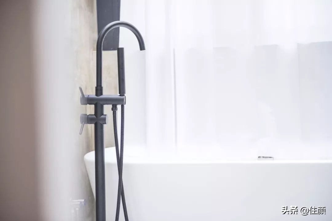 全屋贯穿10米滑梯，天台泡泡屋俯瞰CBD夜景，这个33楼的家够野