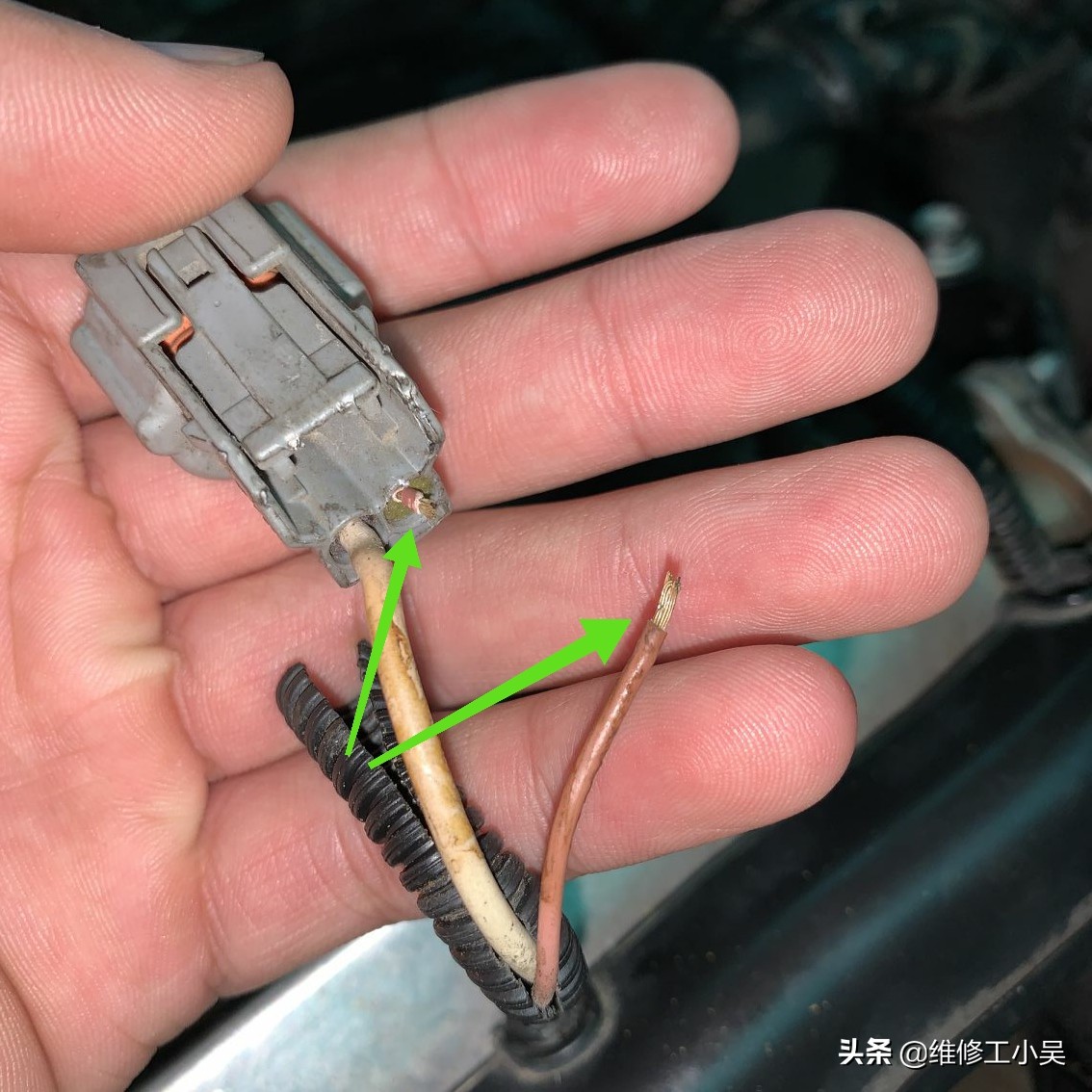 起亚发动机链条响还能开吗,10万公里的车发动机声音有点大