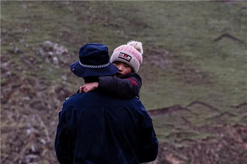 80后的警察已40岁了,80岁老民警