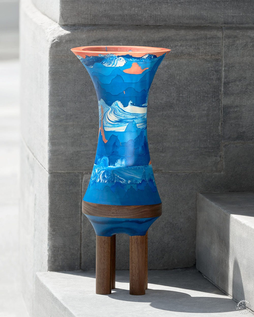 本以为是陶瓷，原来是树脂，关键是外表“亮”了