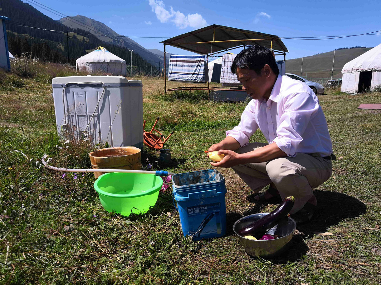 *疆新**蒙古包旅店老板，看他一天的收入多少，一个月就抵我一年工资