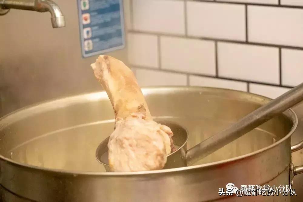 20骞村墠涓婃捣璺竟灏忓悆,浜屽崄骞村墠鐨勪笂娴风編椋熻