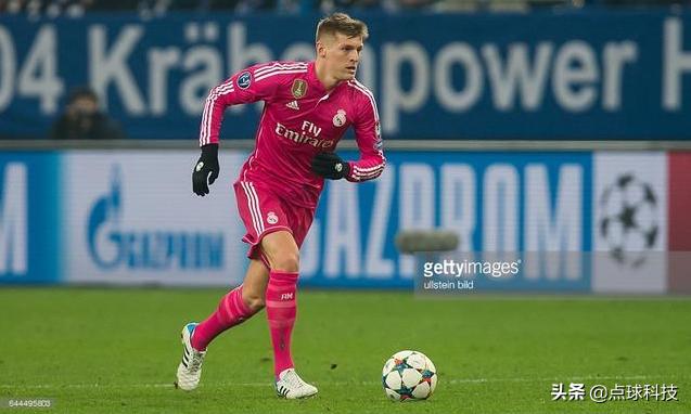 一人一鞋球星的执念球迷的追求你最喜爱的那双鞋穿了多久?