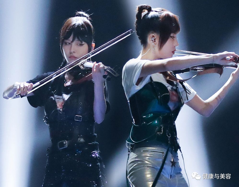 明日之子孟美岐搭配,明日之子孟美岐皮裤