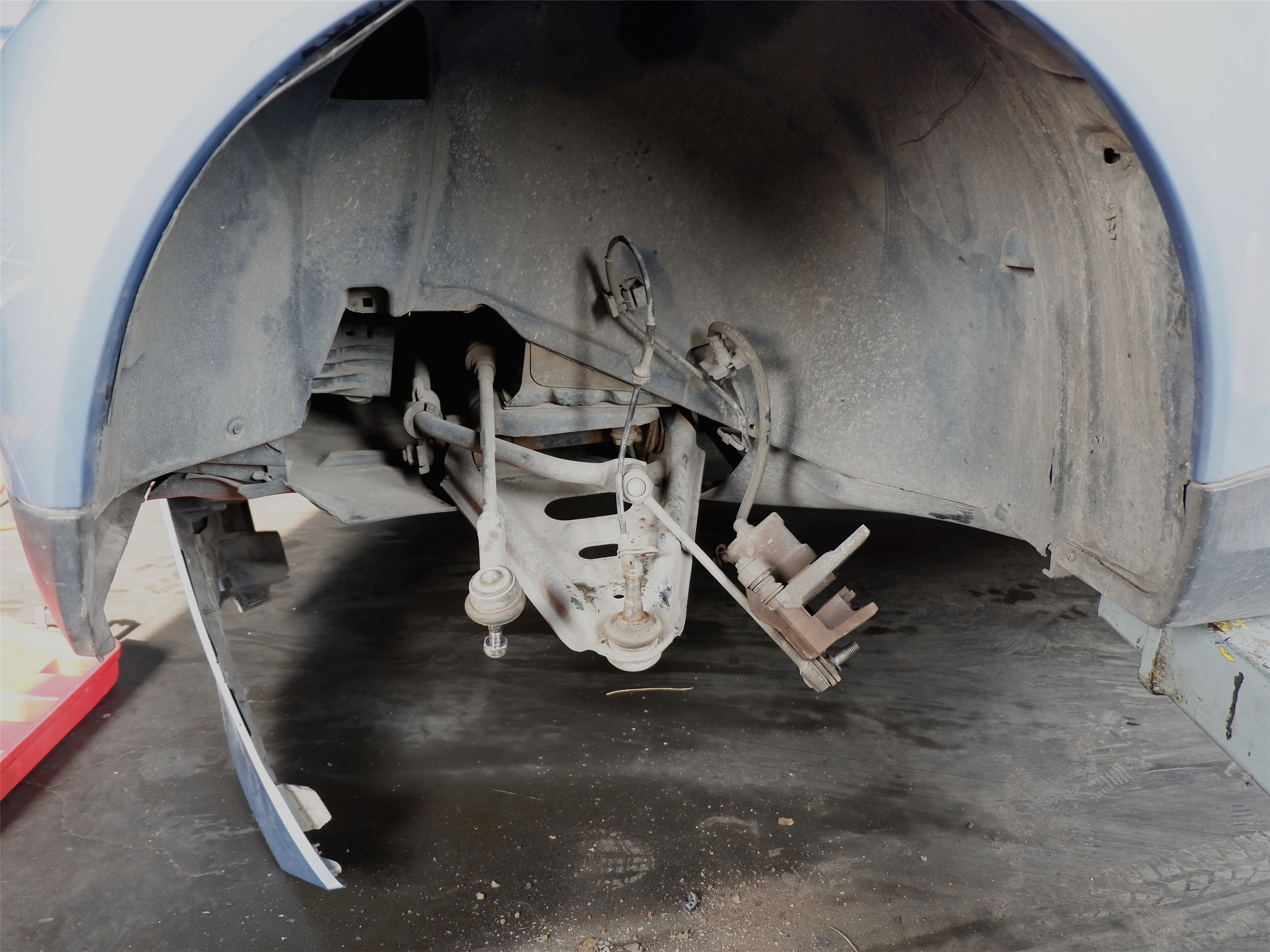 减震器漏油,减震器漏油有必要换吗