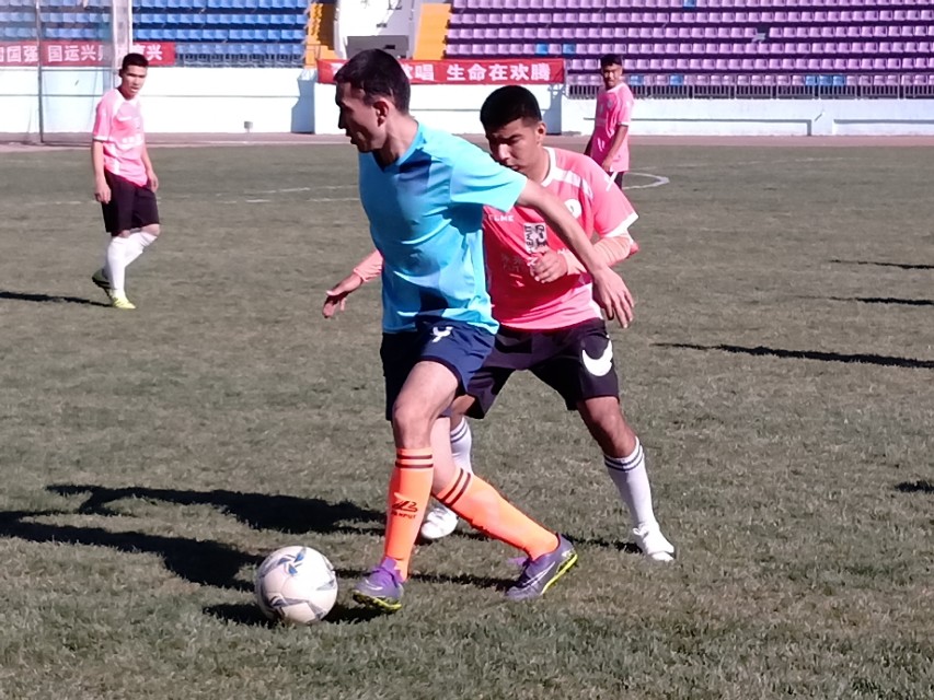 乌鲁木齐小学足球大胜日韩比赛,乌鲁木齐第81中学足球比赛视频