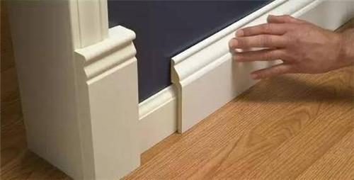 安装踢脚线会弄坏电线吗,装修公司踢脚线装错