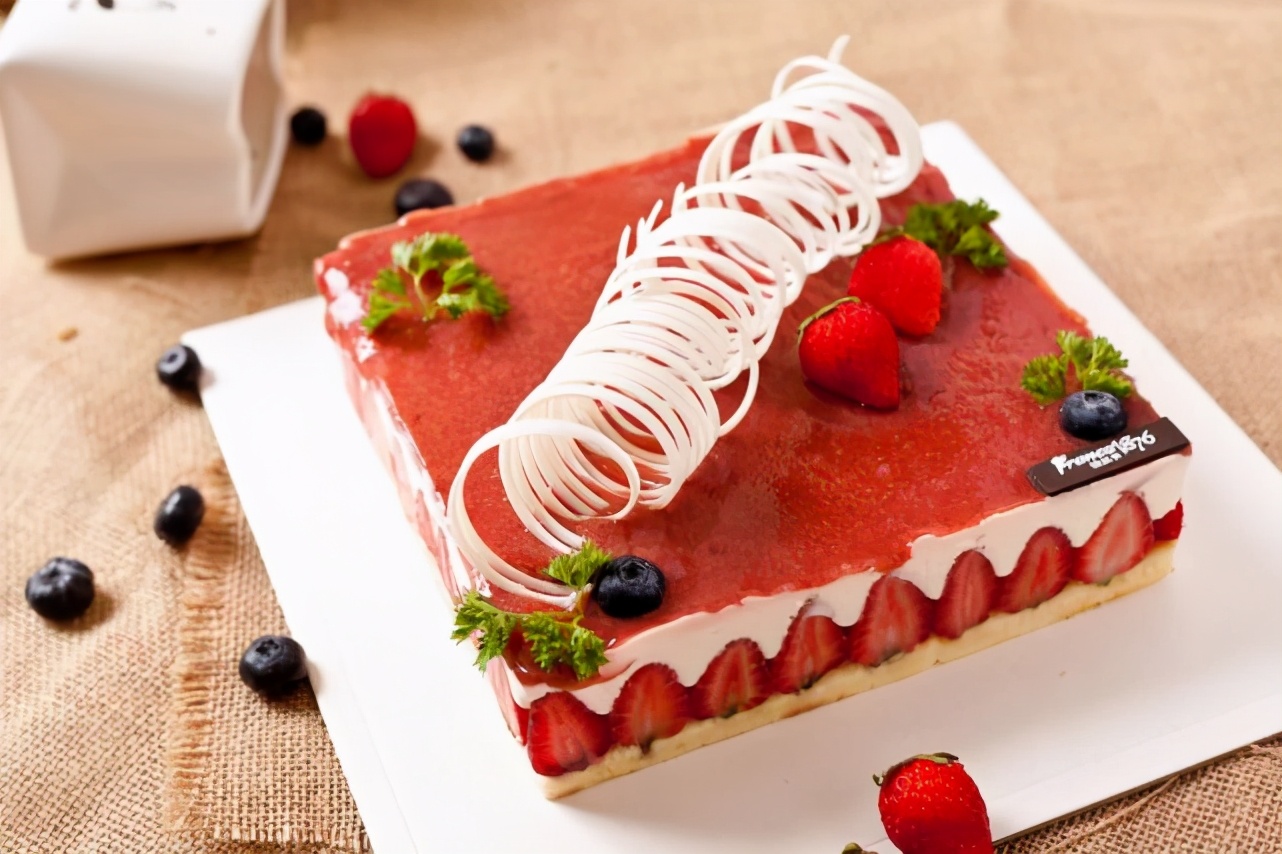 慕斯蛋糕是啥,慕斯是甜品吗