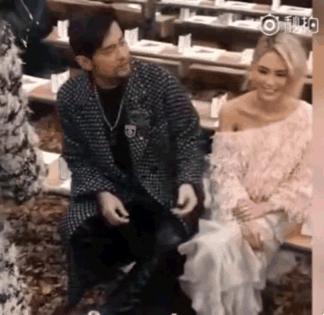 他们拼命化解尴尬的样子，够我笑上一整天