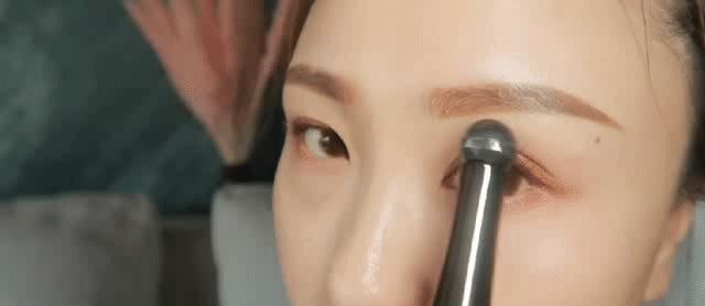 妻子种睫毛后变成面瘫，丈夫想离婚，妻子还沾沾自喜