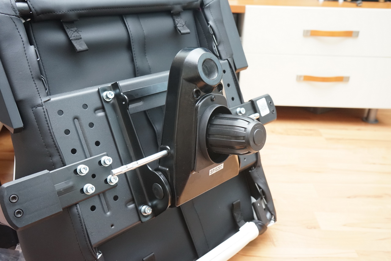 迪锐克斯dxracer电竞桌,甜品级显卡