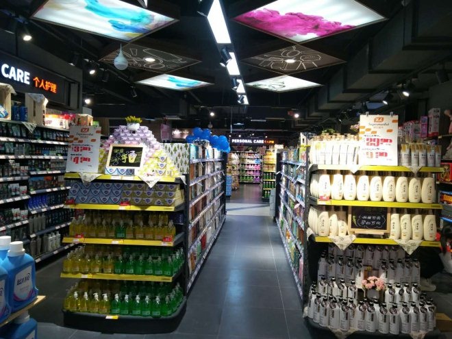 超市五一主题陈列,五一节超市入口创意陈列