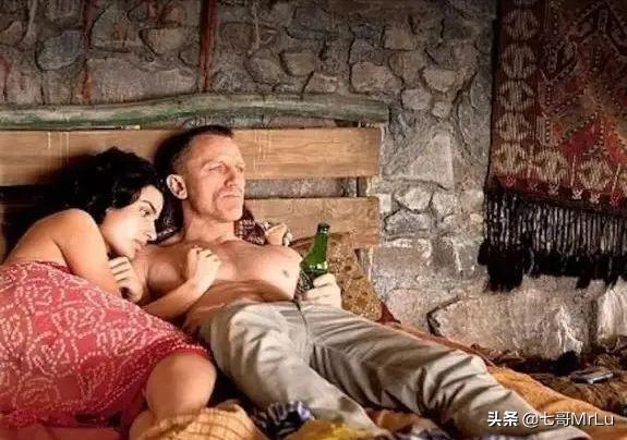 007史上最全酒单：撩妹，还得看《007》，因为哥喝的不是酒，是情