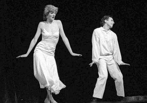 戴安娜对查尔斯的报复,戴安娜和查尔斯不和的原因