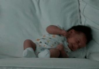 全网眼睛最小宝宝火了，眼睛小的只有一条缝，网友：芝麻吃多了？