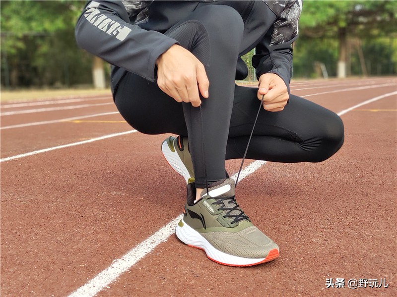 李宁复古潮流跑鞋微晶灰测评,李宁云四代跑步鞋夏季评测