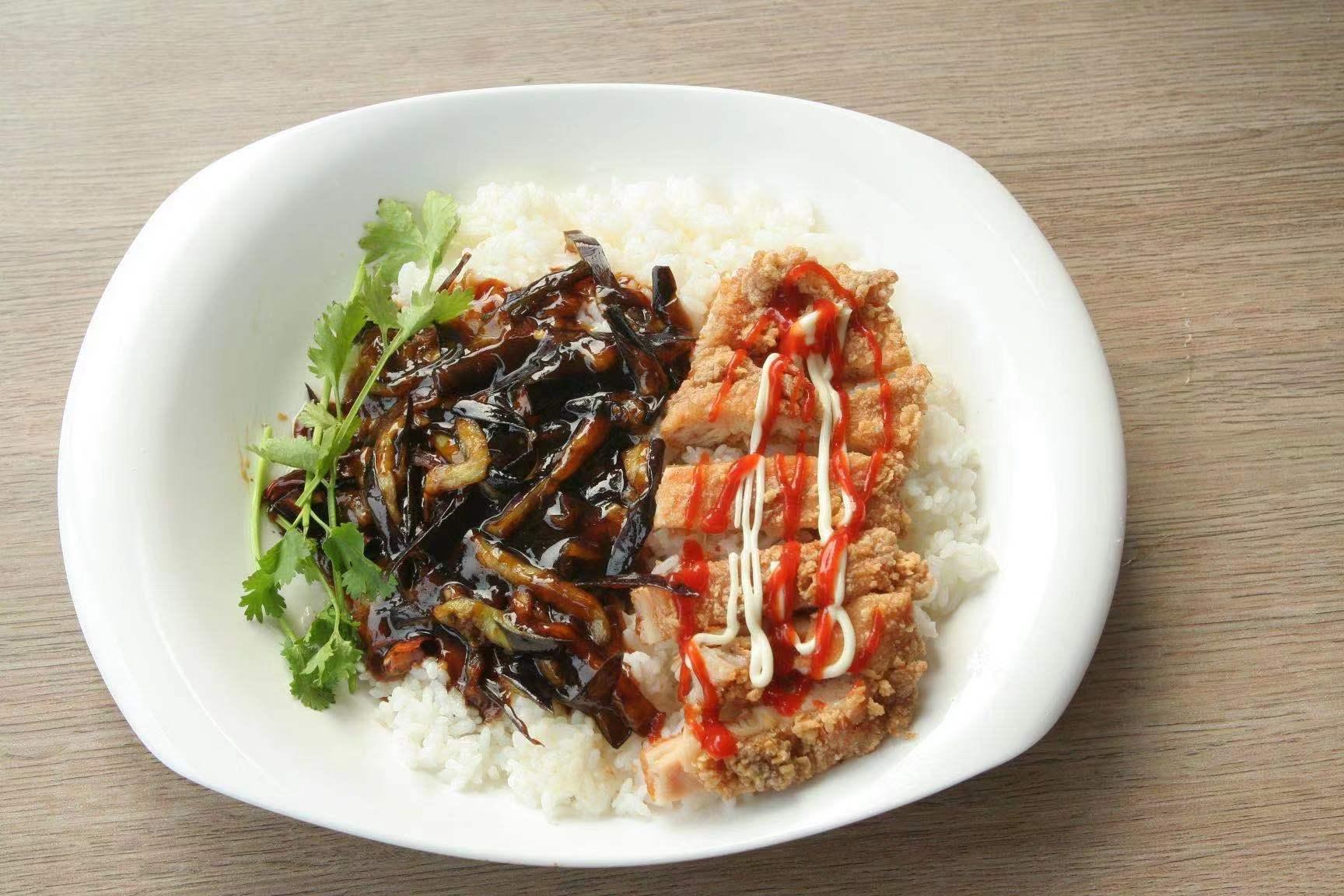 土耳其烤肉拌饭配什么小菜好吃,路边摊土耳其烤肉拌饭