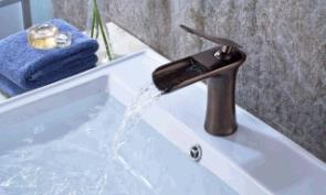 痔疮手术20天大便难解还细正常吗,痔疮套扎手术后大便难解怎么办