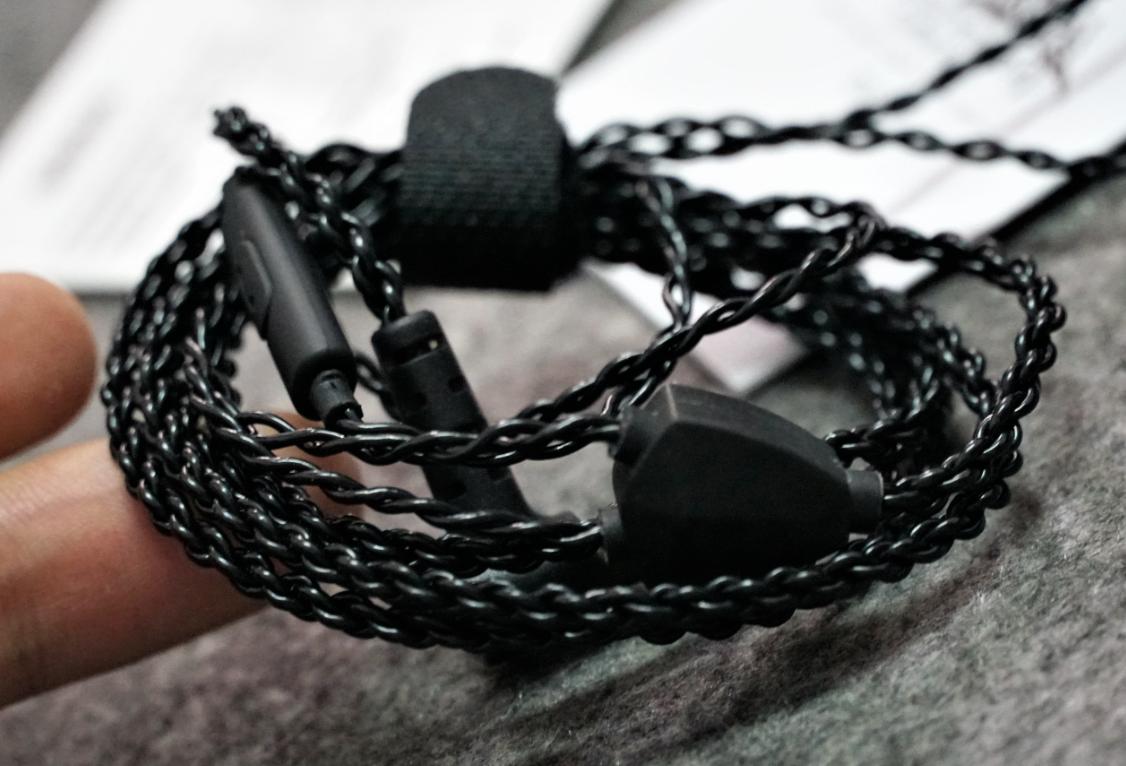 毒刺耳机200块,毒刺耳机200元