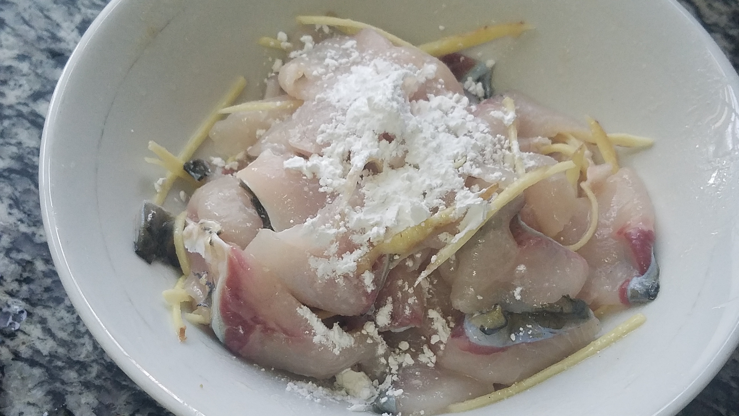 怎么炖草鱼好吃又简单家常做法,草鱼怎么炖好吃又简单家常做法