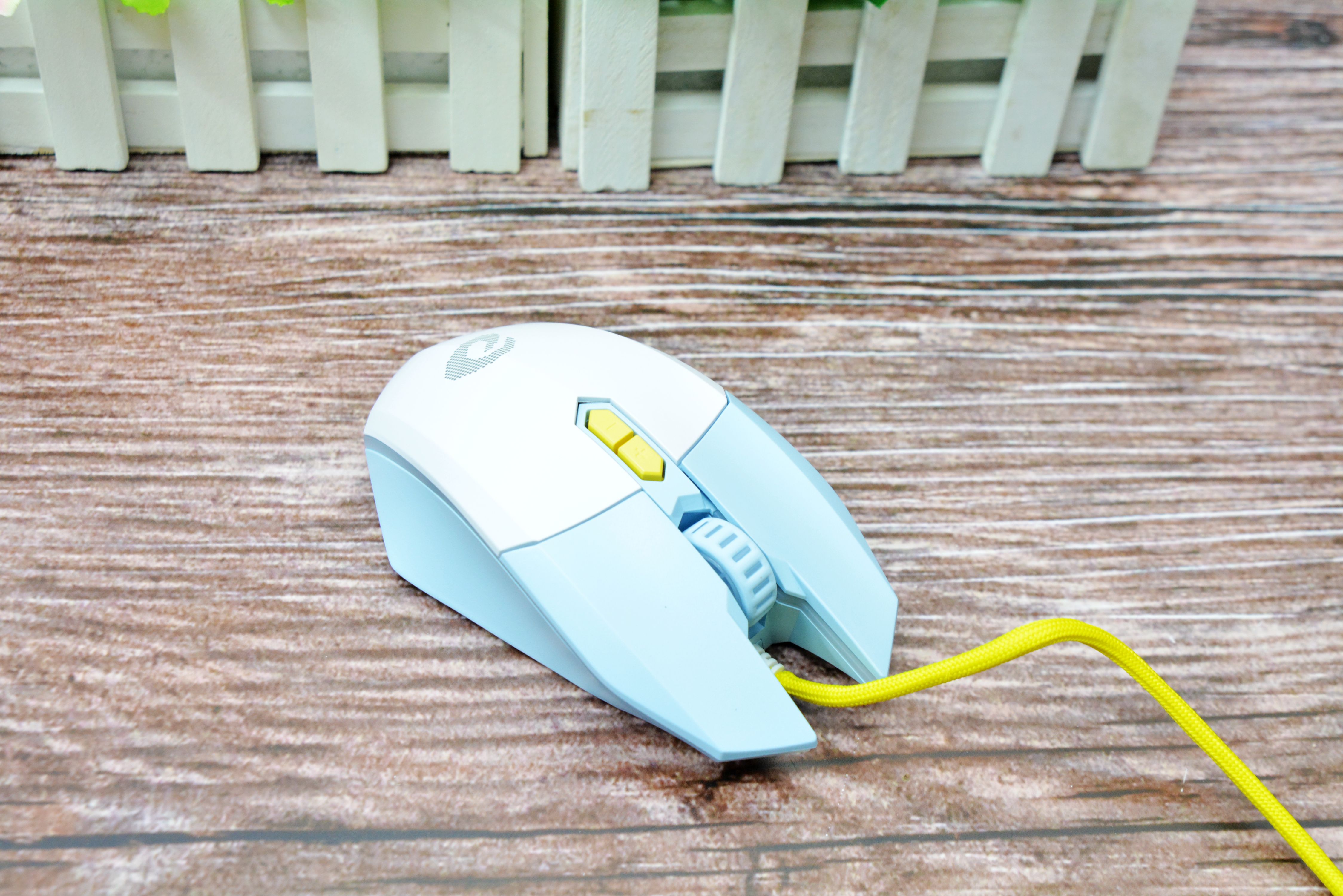 达尔优em910鼠标换微动,达尔优em910鼠标和雷蛇蝰蛇对比