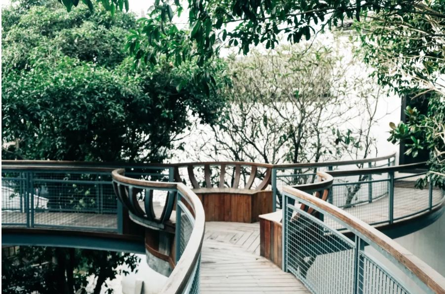 秋日河畔画中小镇，隐于茶园流水，山水间三店新开旅居吃茶慢生活