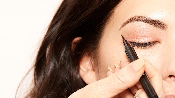下眼线怎么画不显脏不晕妆,眼线怎么画不戴美瞳都显大
