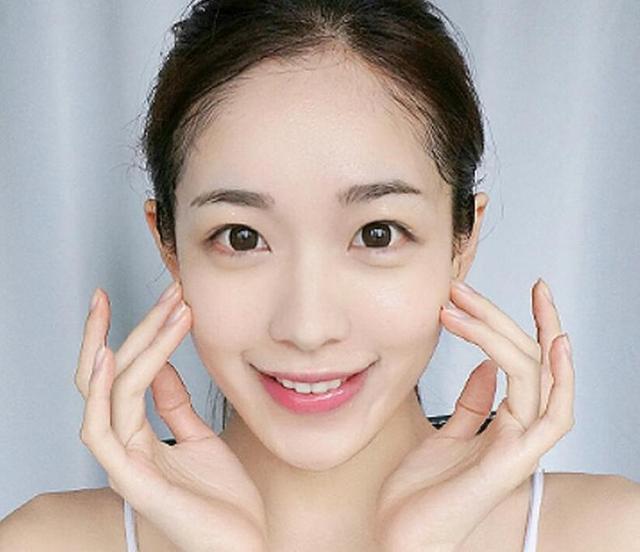 毛孔粗大出油用什么方法可以改善,脸爱出油毛孔粗大用什么护肤产品