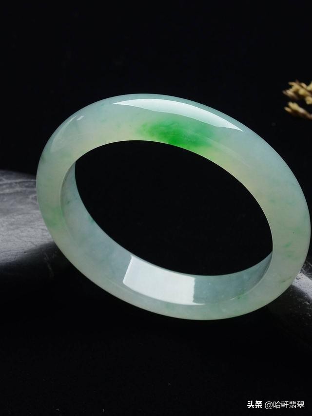 翡翠手镯有癣跟飘花区别,翡翠石藓和飘花怎么区分