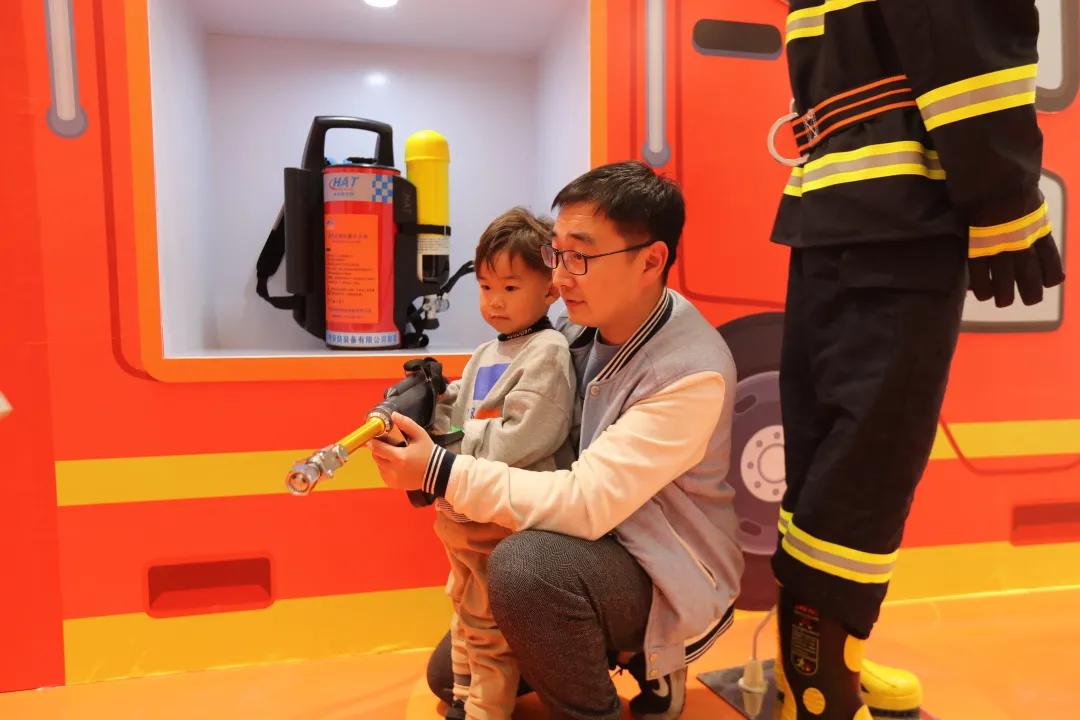 综合体换装“救援橙”！“橙色力量”消防街区邀你一起来打卡！