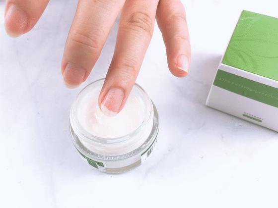 去眼纹去黑眼圈用什么方法,去眼袋眼纹公认最好用的土方法