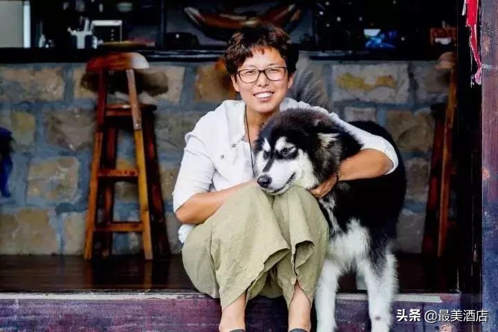 这对夫妻把渔民都嫌弃的破旧石头房，改成3个超美的民宿，美爆了