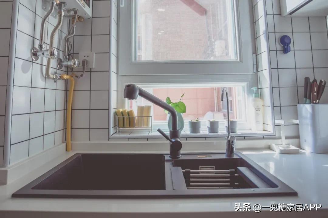 48㎡小家，餐厅可以蹦迪，还带私人影院！小户型都给我学