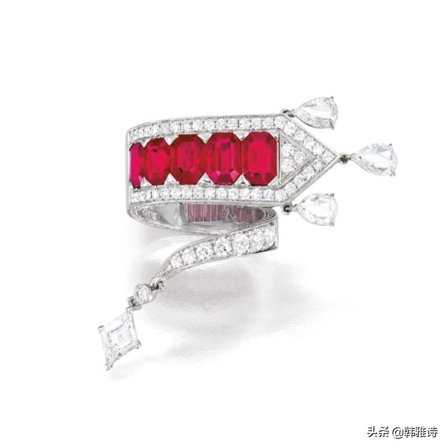 10.64ct紫粉色钻石在香港珠宝秋拍最终以1.56亿港币成交