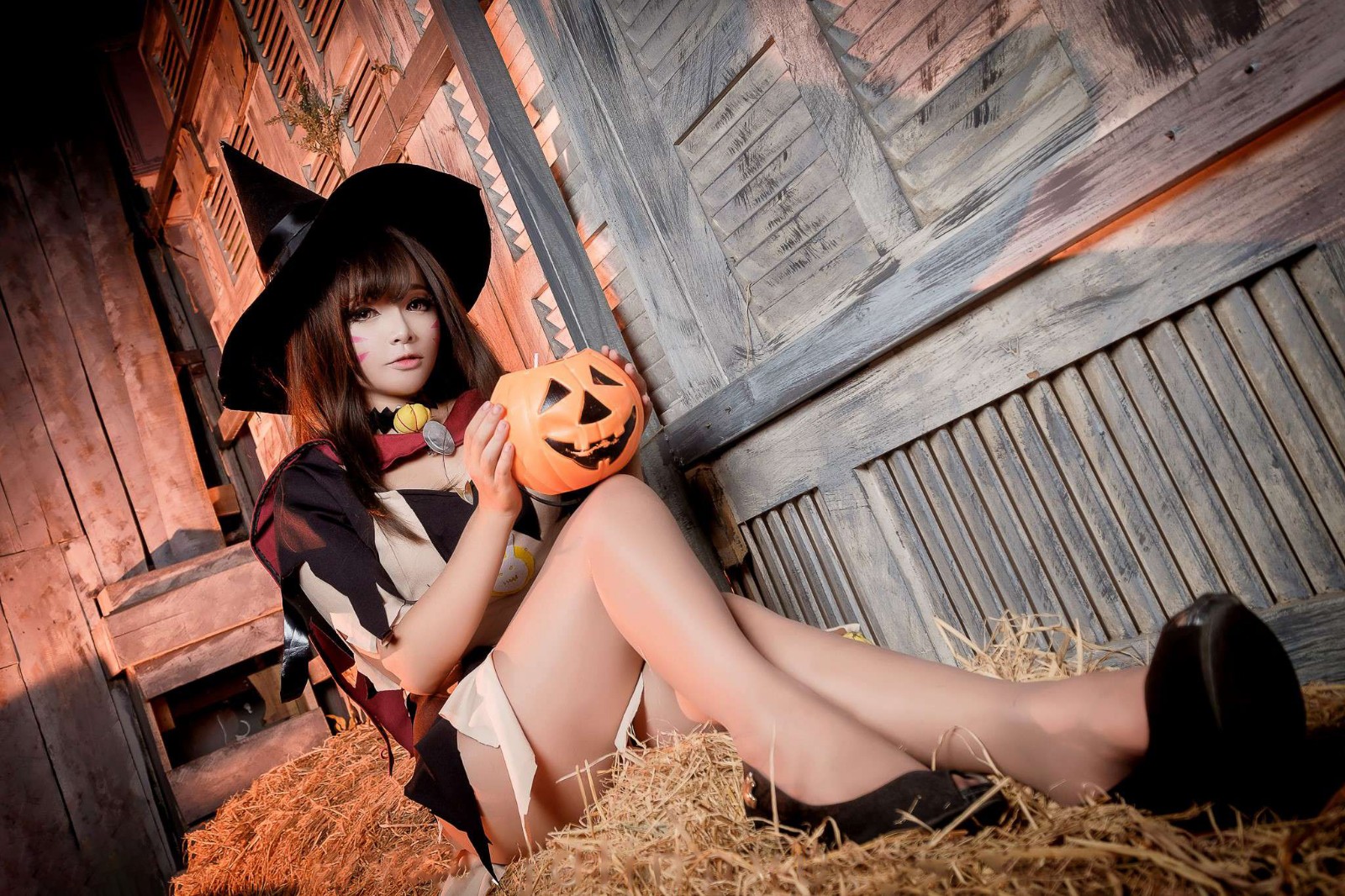 COSplay福利，D.VA女巫cos性感美图，扫把不错