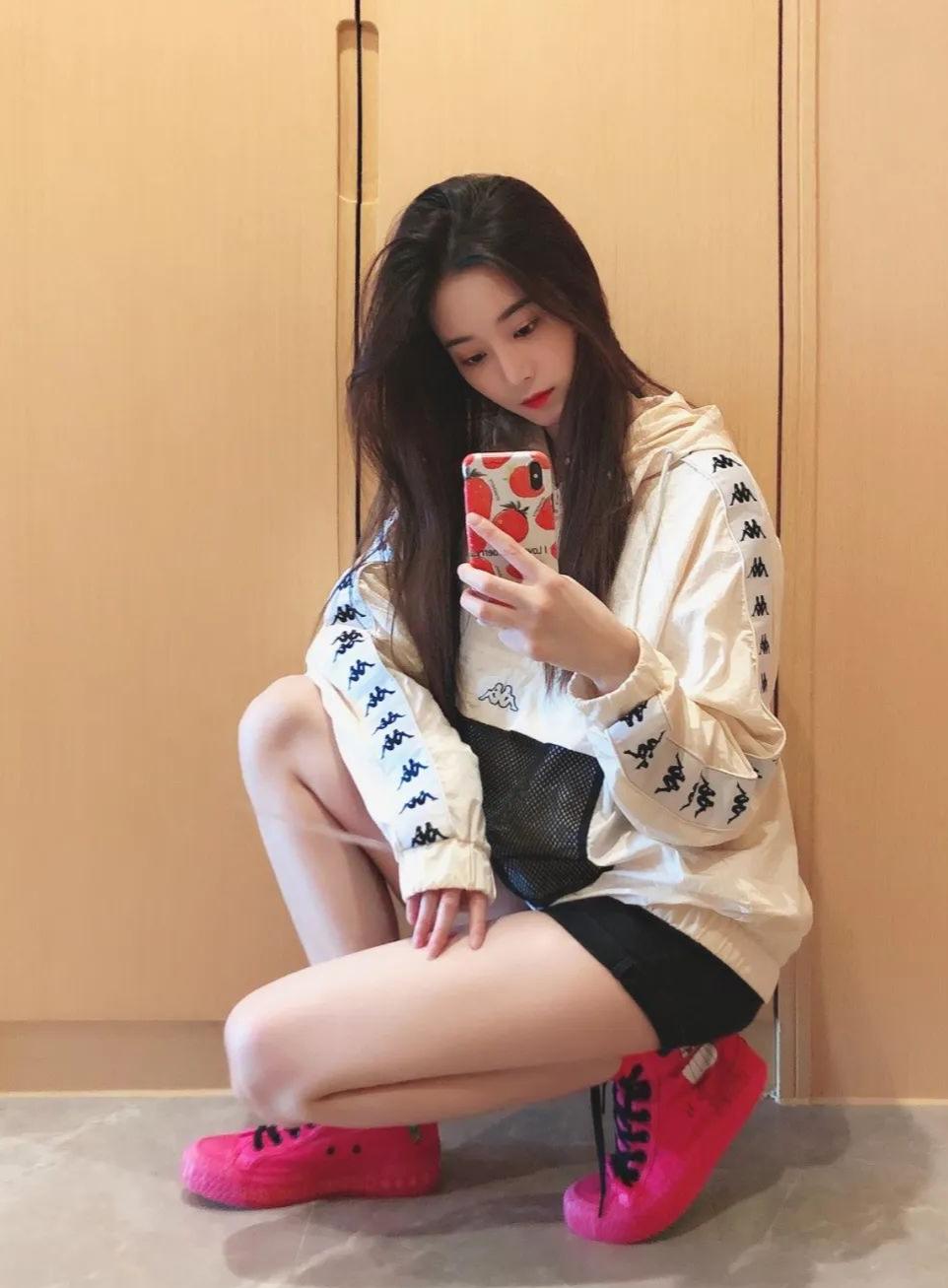 周杰伦球鞋配色,邓紫棋周杰伦同款球鞋