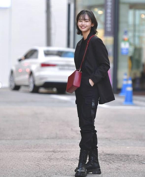 很火的韩国小姐姐穿搭,韩国小姐姐秋冬时尚穿搭