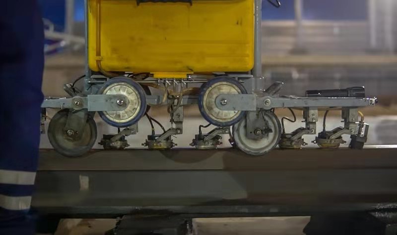 深夜出诊的地铁医生,行走在一线的医生