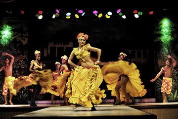 左扭扭右扭扭的抖音舞蹈,拉丁舞桑巴舞单人跳